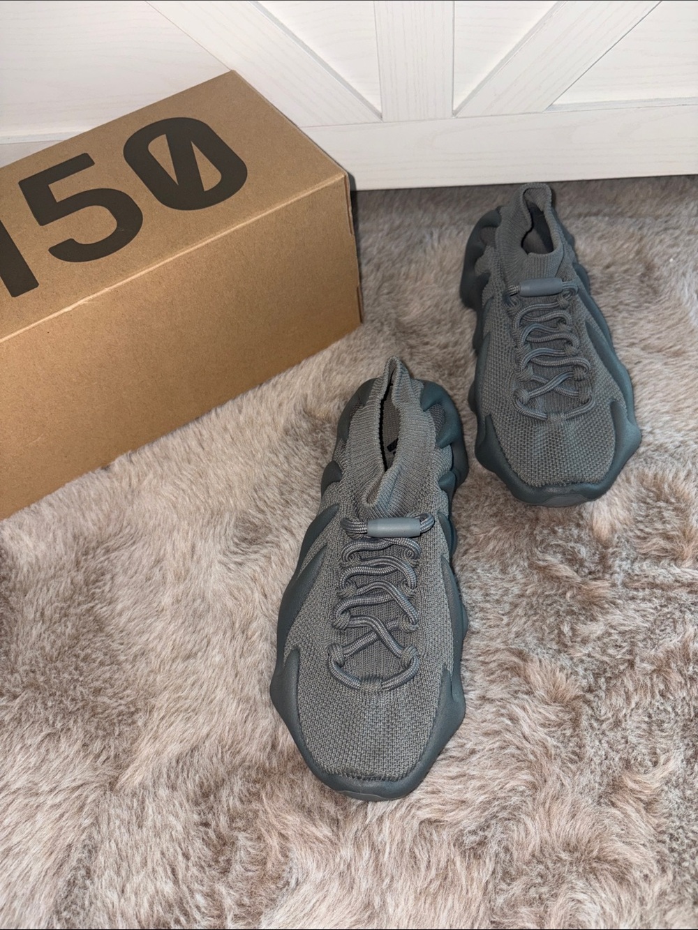 Yeezy 450 grey size 4